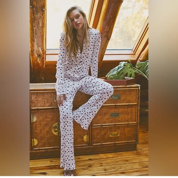 LIKE NEW RARE Free People Intimately lil bit lou flare long johns Size Small - Picture 1 of 5